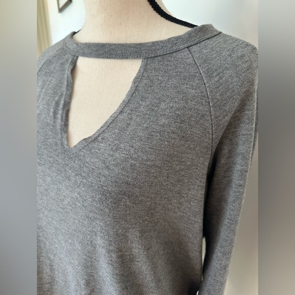 Torrid open front neck, gray long sleeve shirt sweater SZ 0 - Picture 2 of 5